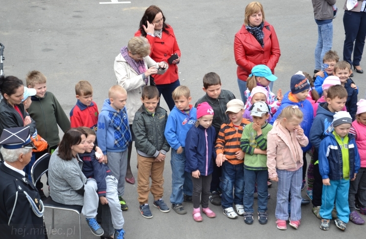 Pokaz strażaków z OSP Wadowice Górne dla uczniów