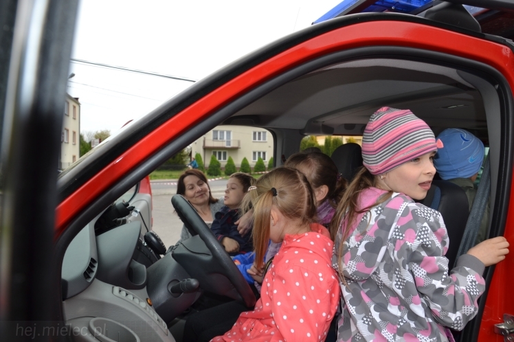 Pokaz strażaków z OSP Wadowice Górne dla uczniów