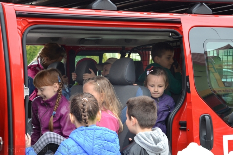 Pokaz strażaków z OSP Wadowice Górne dla uczniów