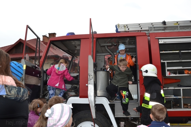 Pokaz strażaków z OSP Wadowice Górne dla uczniów