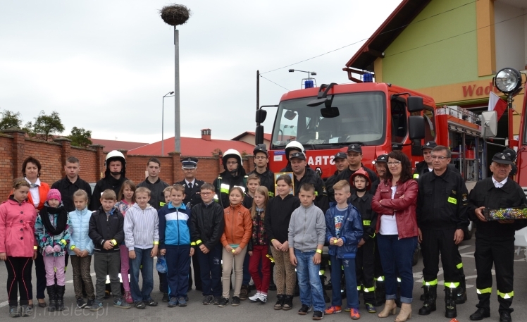 Pokaz strażaków z OSP Wadowice Górne dla uczniów