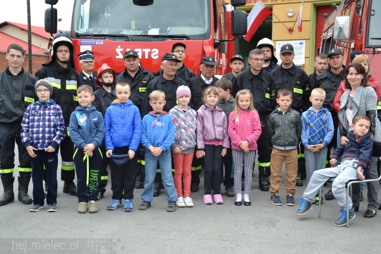 Pokaz strażaków z OSP Wadowice Górne dla uczniów