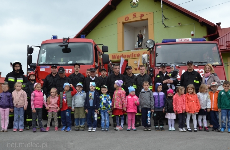 Pokaz strażaków z OSP Wadowice Górne dla uczniów
