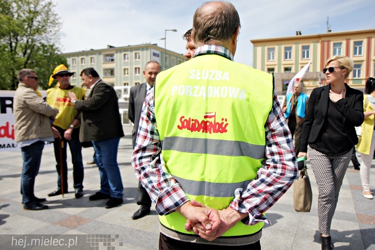 Pikieta w obronie PZL Mielec ws. przetargu na śmigłowce dla polskiej armii