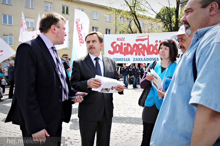 Pikieta w obronie PZL Mielec ws. przetargu na śmigłowce dla polskiej armii