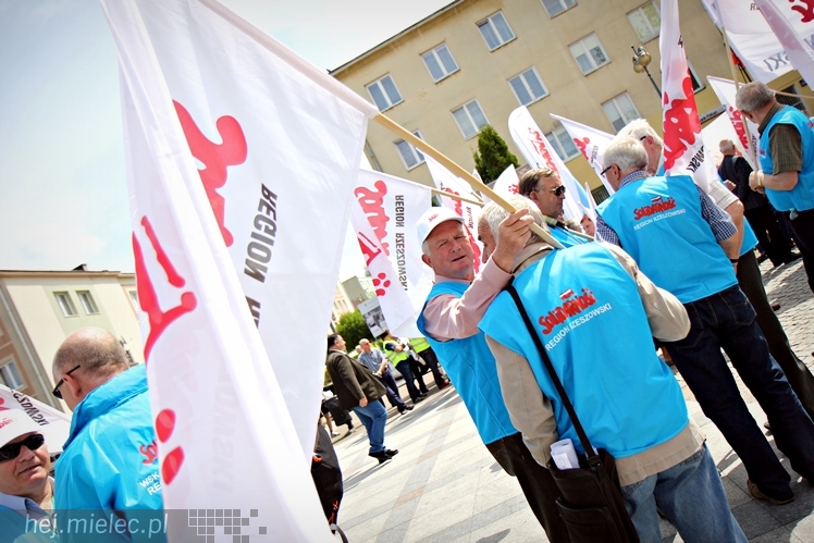 Pikieta w obronie PZL Mielec ws. przetargu na śmigłowce dla polskiej armii