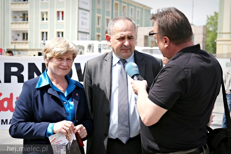 Pikieta w obronie PZL Mielec ws. przetargu na śmigłowce dla polskiej armii