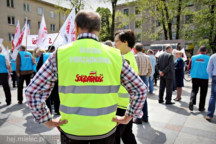 Pikieta w obronie PZL Mielec ws. przetargu na śmigłowce dla polskiej armii