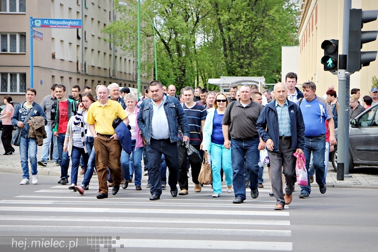 Pikieta w obronie PZL Mielec ws. przetargu na śmigłowce dla polskiej armii