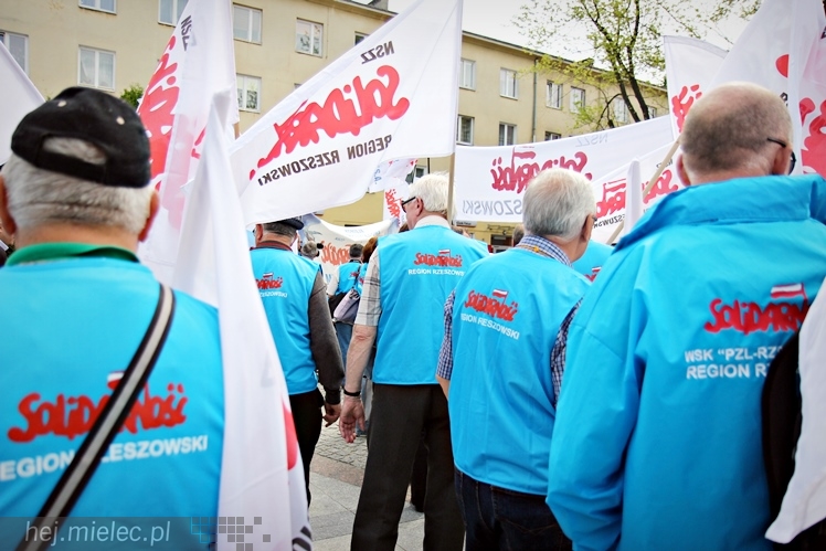 Pikieta w obronie PZL Mielec ws. przetargu na śmigłowce dla polskiej armii