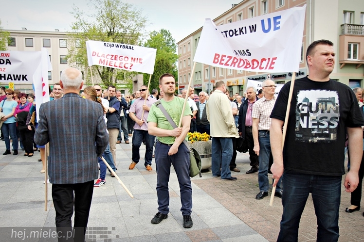 Pikieta w obronie PZL Mielec ws. przetargu na śmigłowce dla polskiej armii