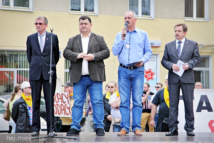 Pikieta w obronie PZL Mielec ws. przetargu na śmigłowce dla polskiej armii