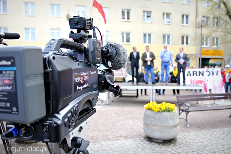 Pikieta w obronie PZL Mielec ws. przetargu na śmigłowce dla polskiej armii