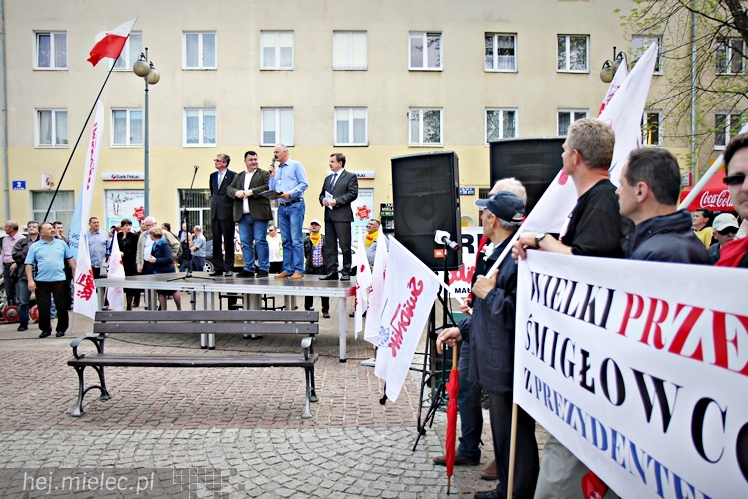 Pikieta w obronie PZL Mielec ws. przetargu na śmigłowce dla polskiej armii