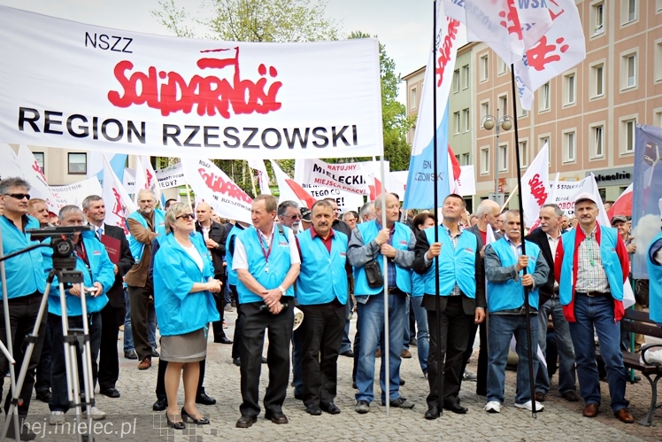 Pikieta w obronie PZL Mielec ws. przetargu na śmigłowce dla polskiej armii