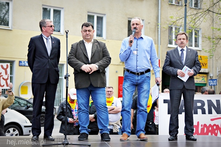 Pikieta w obronie PZL Mielec ws. przetargu na śmigłowce dla polskiej armii