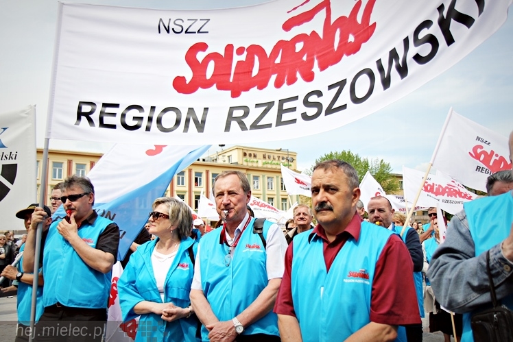 Pikieta w obronie PZL Mielec ws. przetargu na śmigłowce dla polskiej armii