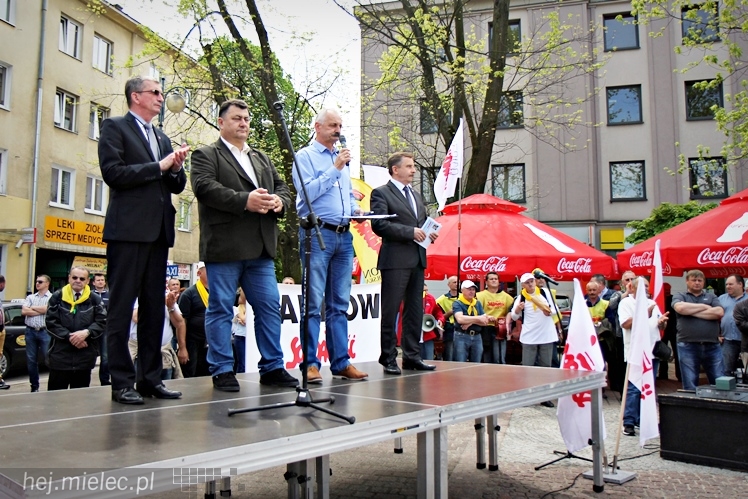 Pikieta w obronie PZL Mielec ws. przetargu na śmigłowce dla polskiej armii