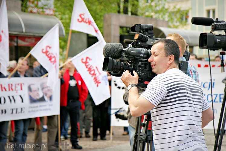 Pikieta w obronie PZL Mielec ws. przetargu na śmigłowce dla polskiej armii