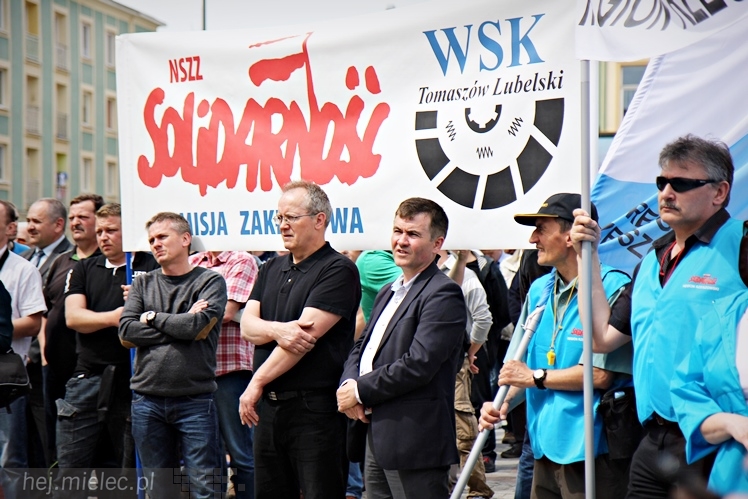 Pikieta w obronie PZL Mielec ws. przetargu na śmigłowce dla polskiej armii