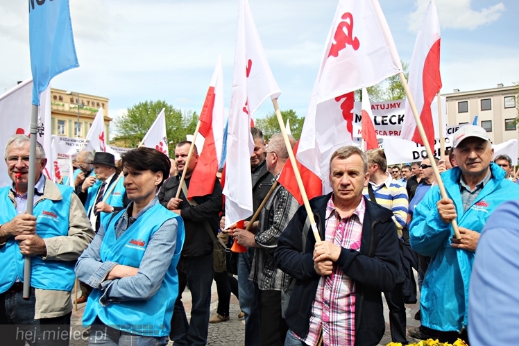 Pikieta w obronie PZL Mielec ws. przetargu na śmigłowce dla polskiej armii