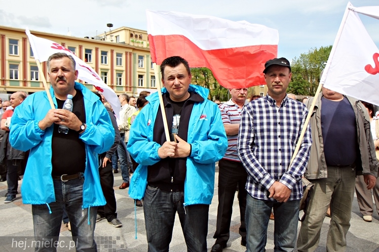 Pikieta w obronie PZL Mielec ws. przetargu na śmigłowce dla polskiej armii