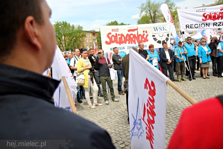 Pikieta w obronie PZL Mielec ws. przetargu na śmigłowce dla polskiej armii