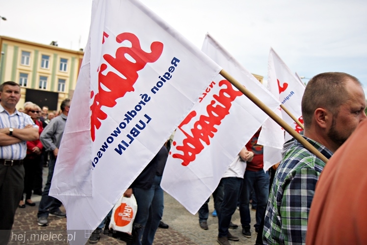Pikieta w obronie PZL Mielec ws. przetargu na śmigłowce dla polskiej armii