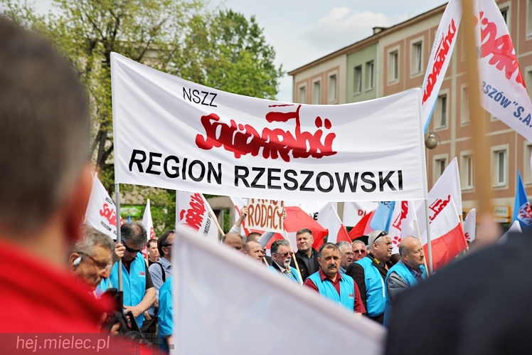 Pikieta w obronie PZL Mielec ws. przetargu na śmigłowce dla polskiej armii