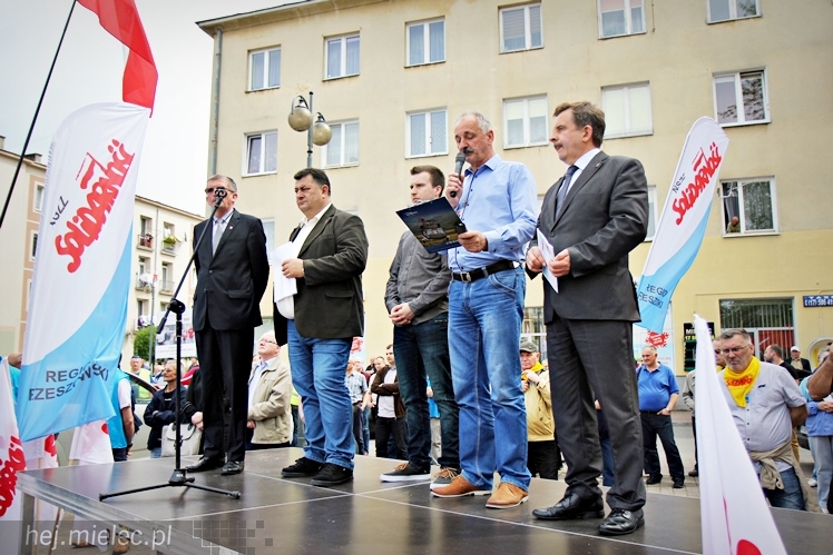 Pikieta w obronie PZL Mielec ws. przetargu na śmigłowce dla polskiej armii