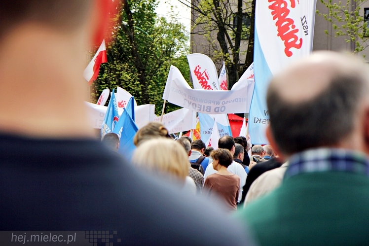 Pikieta w obronie PZL Mielec ws. przetargu na śmigłowce dla polskiej armii