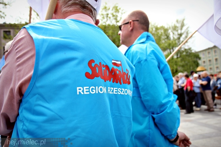 Pikieta w obronie PZL Mielec ws. przetargu na śmigłowce dla polskiej armii