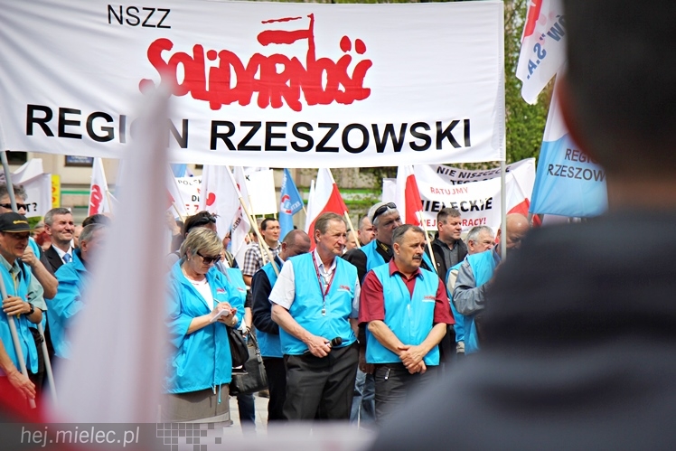 Pikieta w obronie PZL Mielec ws. przetargu na śmigłowce dla polskiej armii