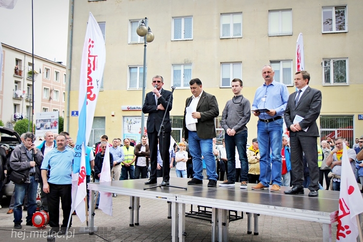 Pikieta w obronie PZL Mielec ws. przetargu na śmigłowce dla polskiej armii