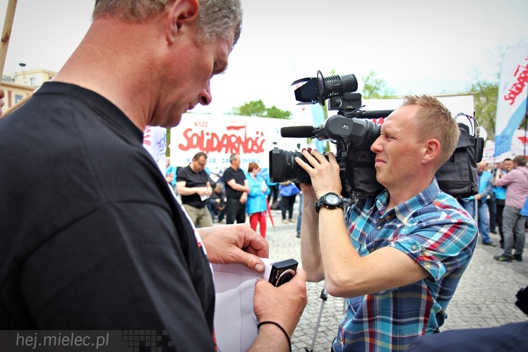 Pikieta w obronie PZL Mielec ws. przetargu na śmigłowce dla polskiej armii