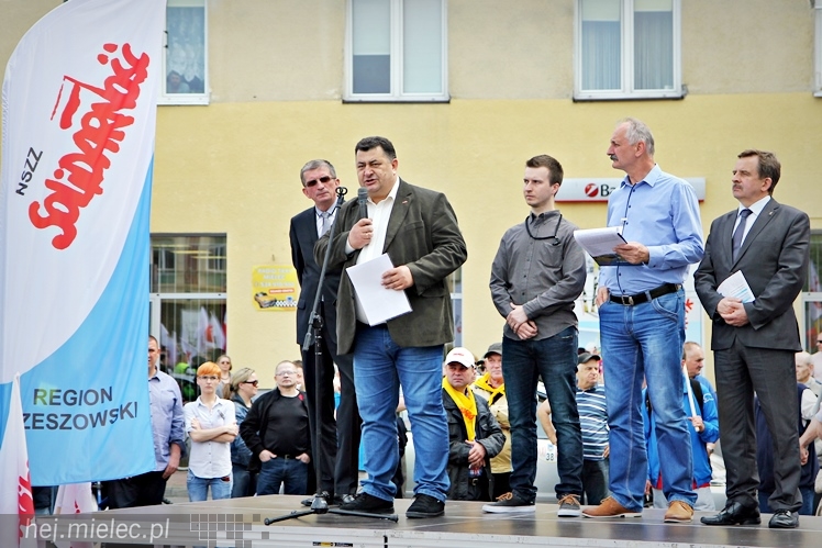 Pikieta w obronie PZL Mielec ws. przetargu na śmigłowce dla polskiej armii