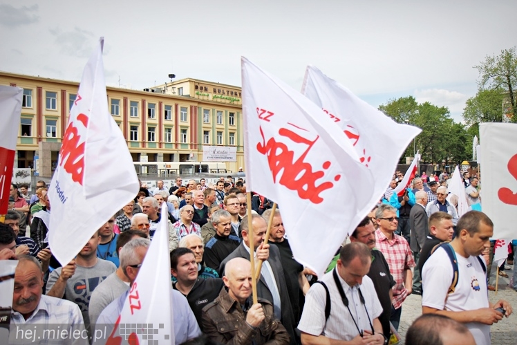 Pikieta w obronie PZL Mielec ws. przetargu na śmigłowce dla polskiej armii