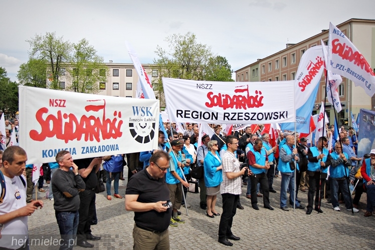 Pikieta w obronie PZL Mielec ws. przetargu na śmigłowce dla polskiej armii
