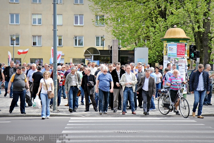 Pikieta w obronie PZL Mielec ws. przetargu na śmigłowce dla polskiej armii