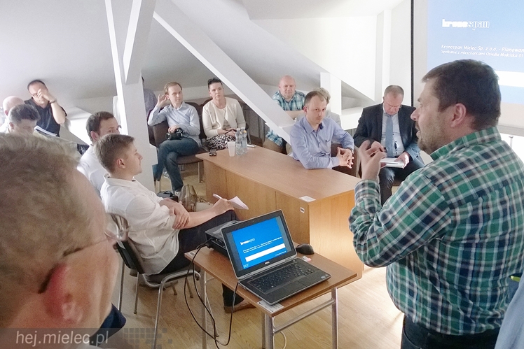 Kronospan przyjechał na Mościska. Cztery godziny sporu!