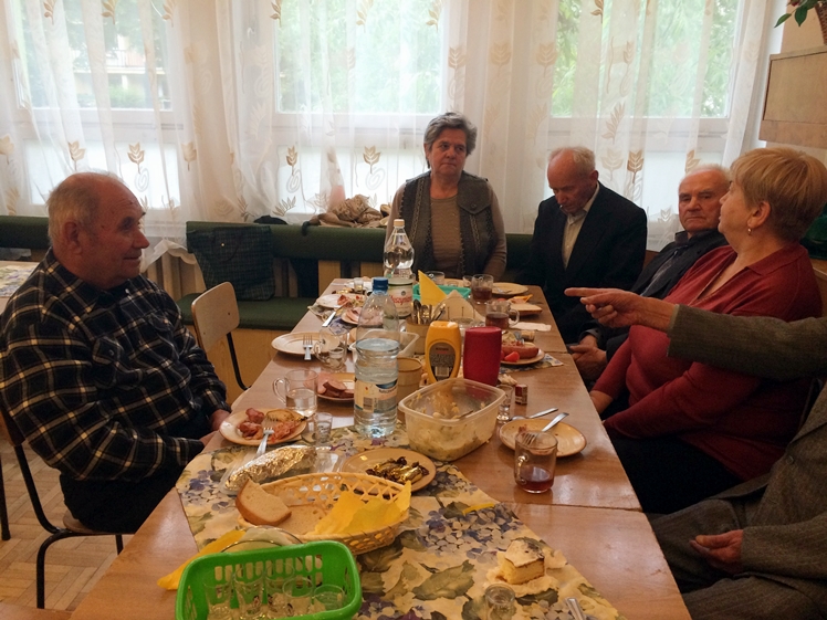 Ogniskowe spotkanie w Klubie Seniora ?Złota Jesień?