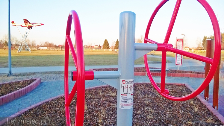 Fitness Park na błoniach działa od wiosny, korzystacie