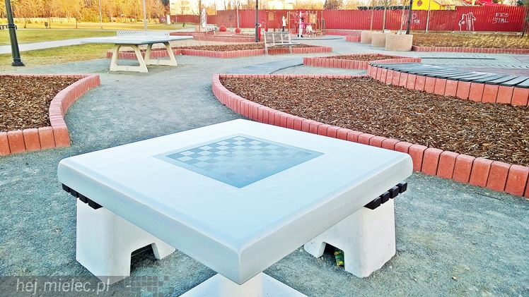 Fitness Park na błoniach działa od wiosny, korzystacie