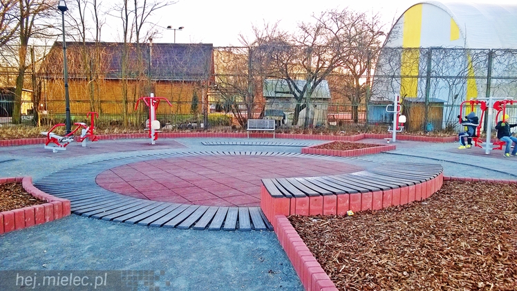 Fitness Park na błoniach działa od wiosny, korzystacie