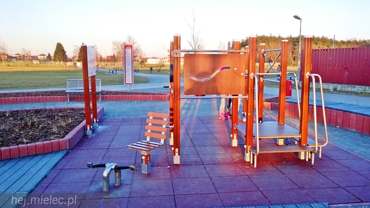 Fitness Park na błoniach działa od wiosny, korzystacie