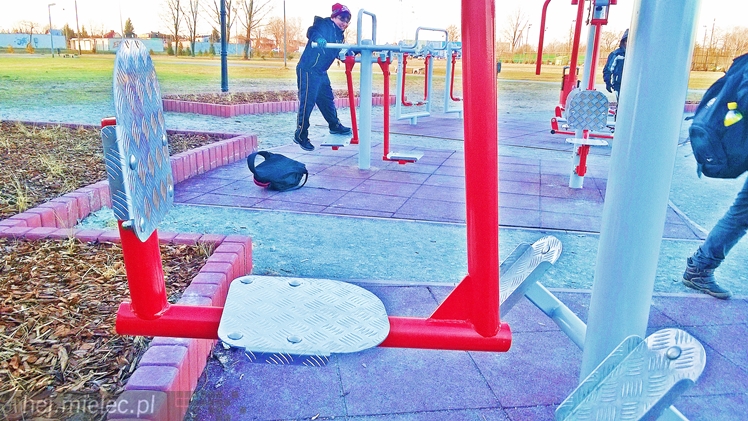Fitness Park na błoniach działa od wiosny, korzystacie
