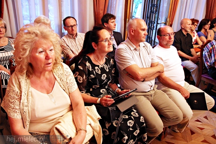 Rysunki doktora Tomasza Wiatra wystawione w Pałacyku Oborskich