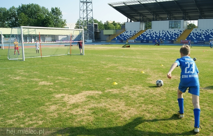 Pierwszy piłkarski Dzień Talentu przyciągnął około stu młodych mielczan