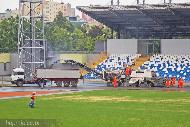 Wielka draka na Stadionie! Zrywają bieżnię lekkoatletyczną!