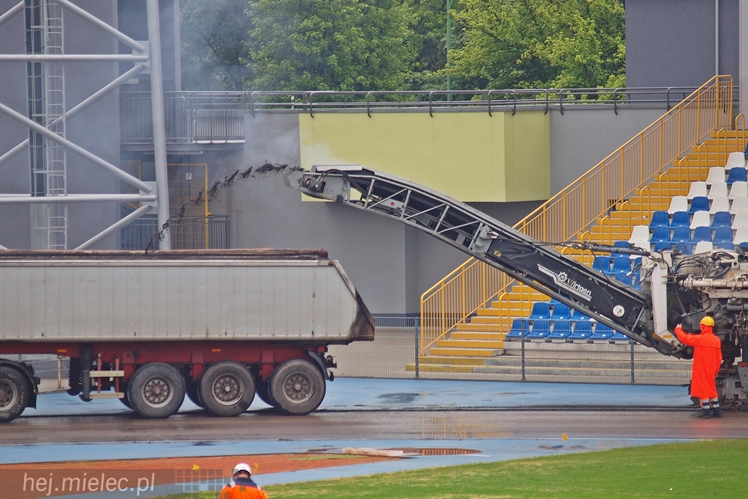 Wielka draka na Stadionie! Zrywają bieżnię lekkoatletyczną!